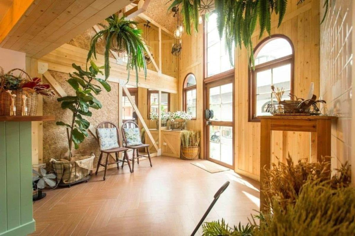 Barn & Bed Hostel