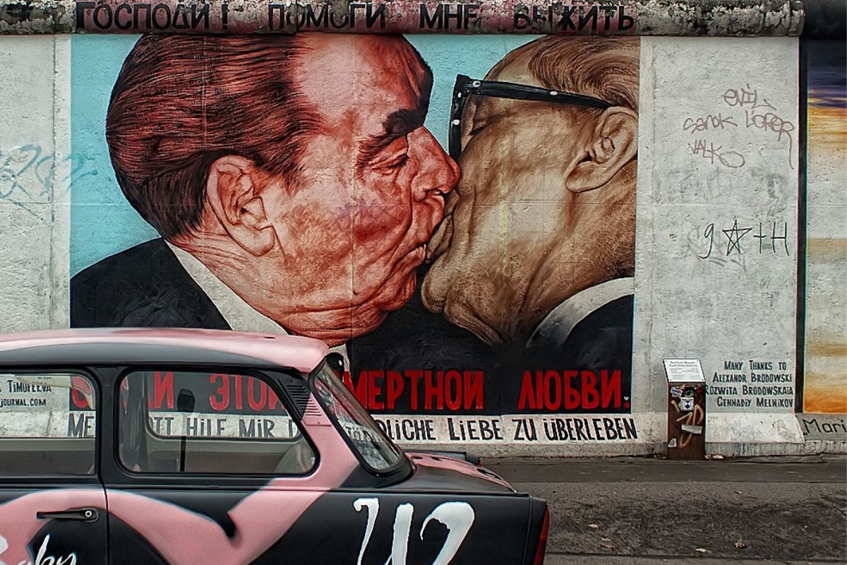 Mural of Honecker and Brezhnev