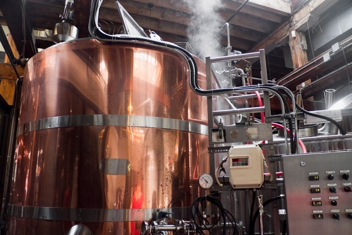 Distilleries and breweries in Portland