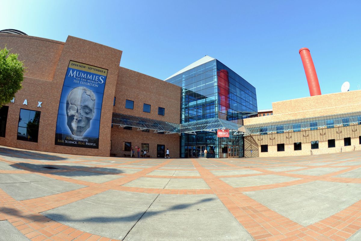 Oregon Museum of Science and Industry entrance